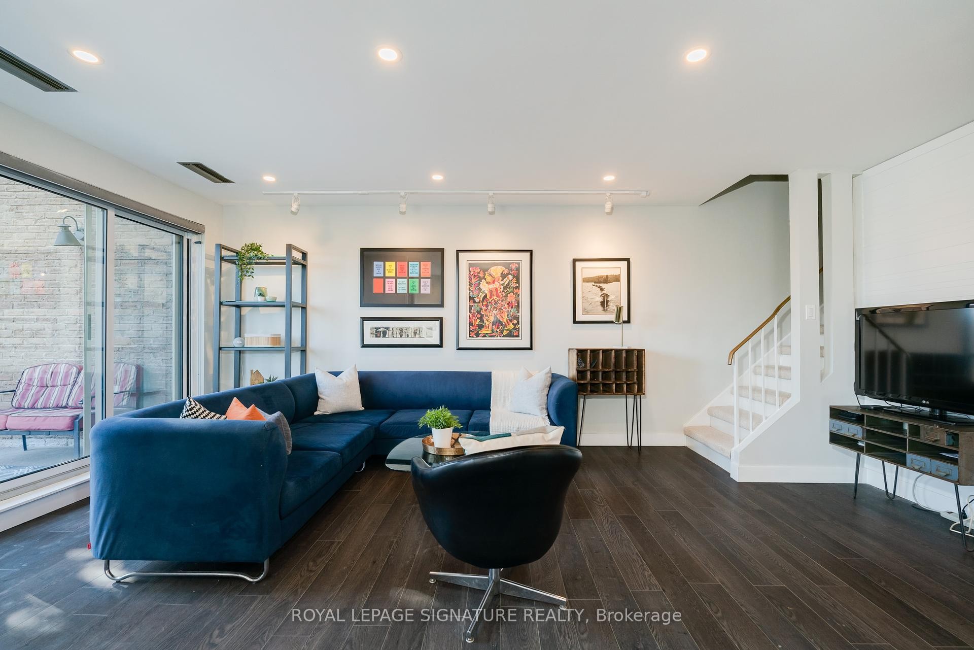 









4005


Don Mills

Road, 235,
Toronto,




ON
M2H 3J9

