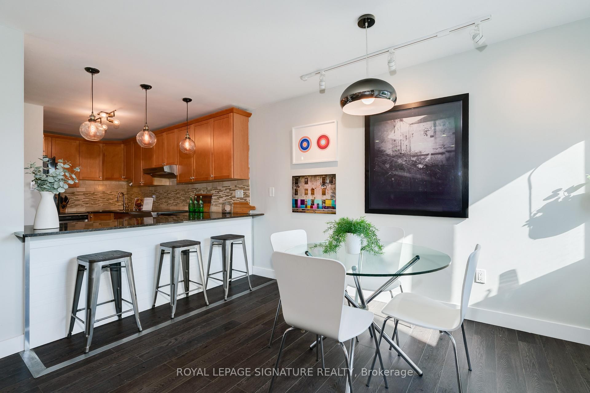 









4005


Don Mills

Road, 235,
Toronto,




ON
M2H 3J9

