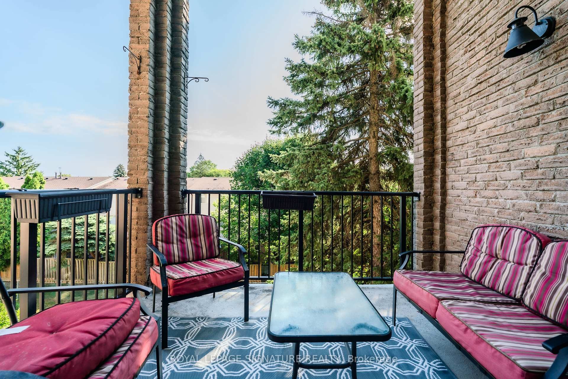 









4005


Don Mills

Road, 235,
Toronto,




ON
M2H 3J9

