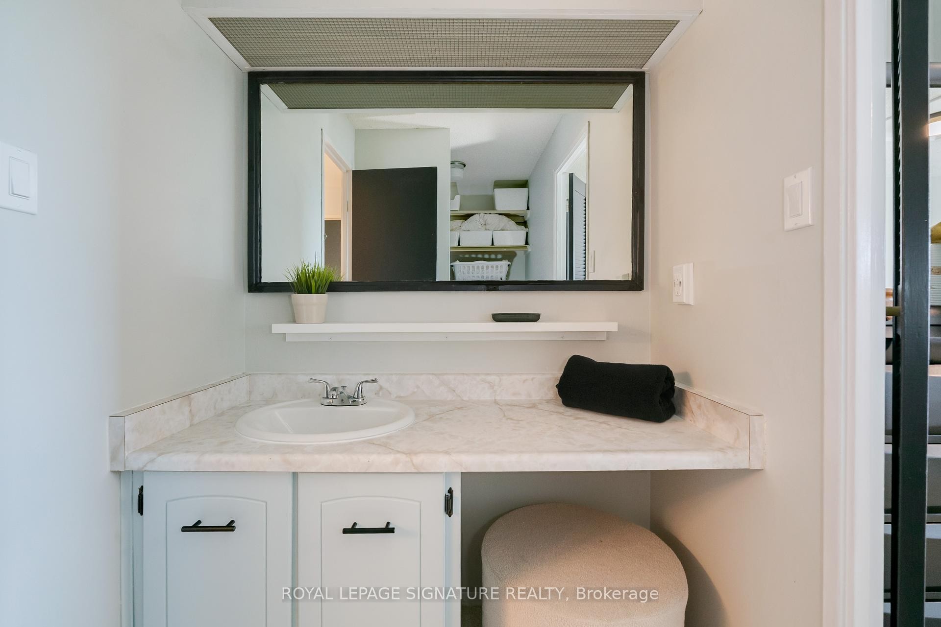 









4005


Don Mills

Road, 235,
Toronto,




ON
M2H 3J9

