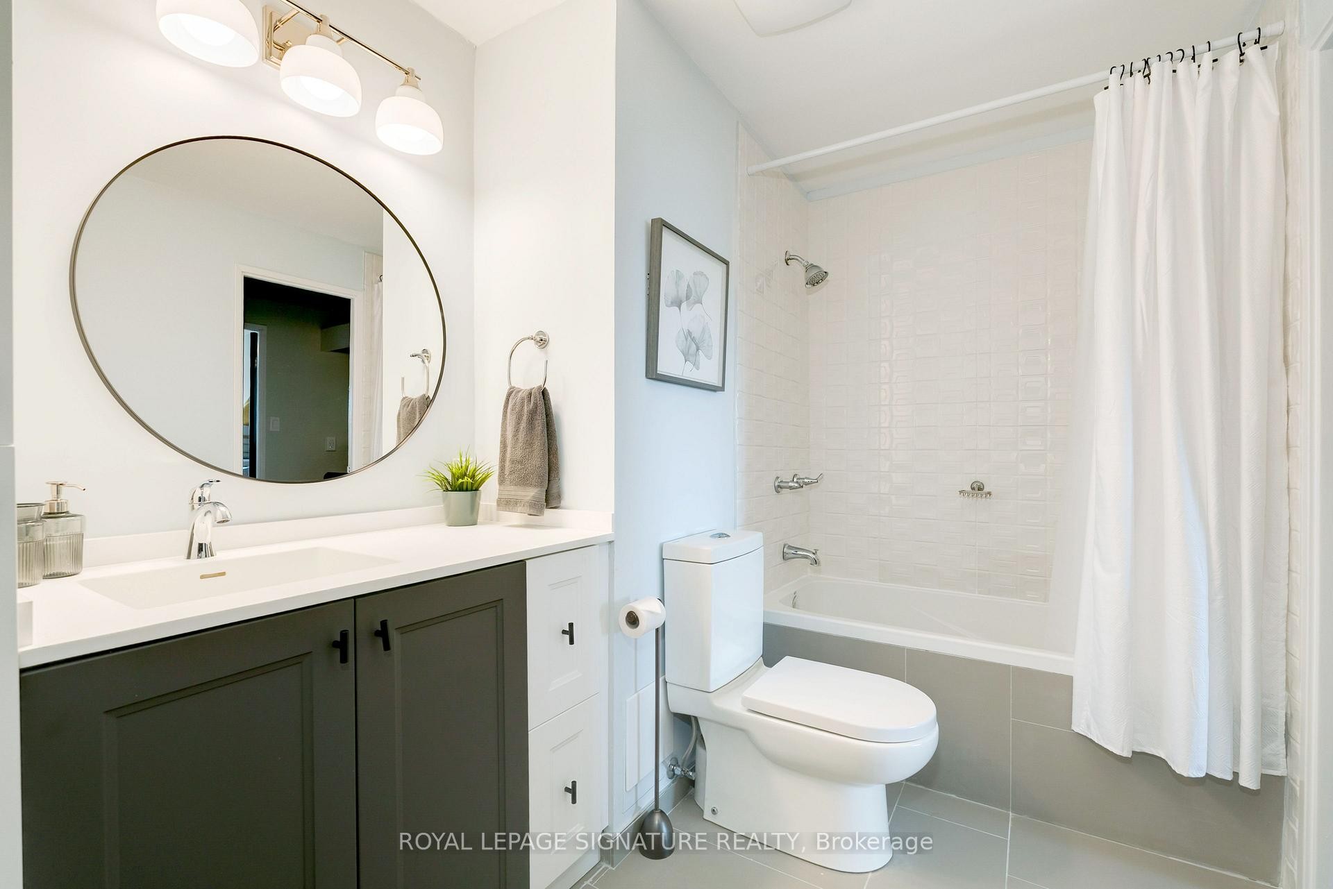 









4005


Don Mills

Road, 235,
Toronto,




ON
M2H 3J9

