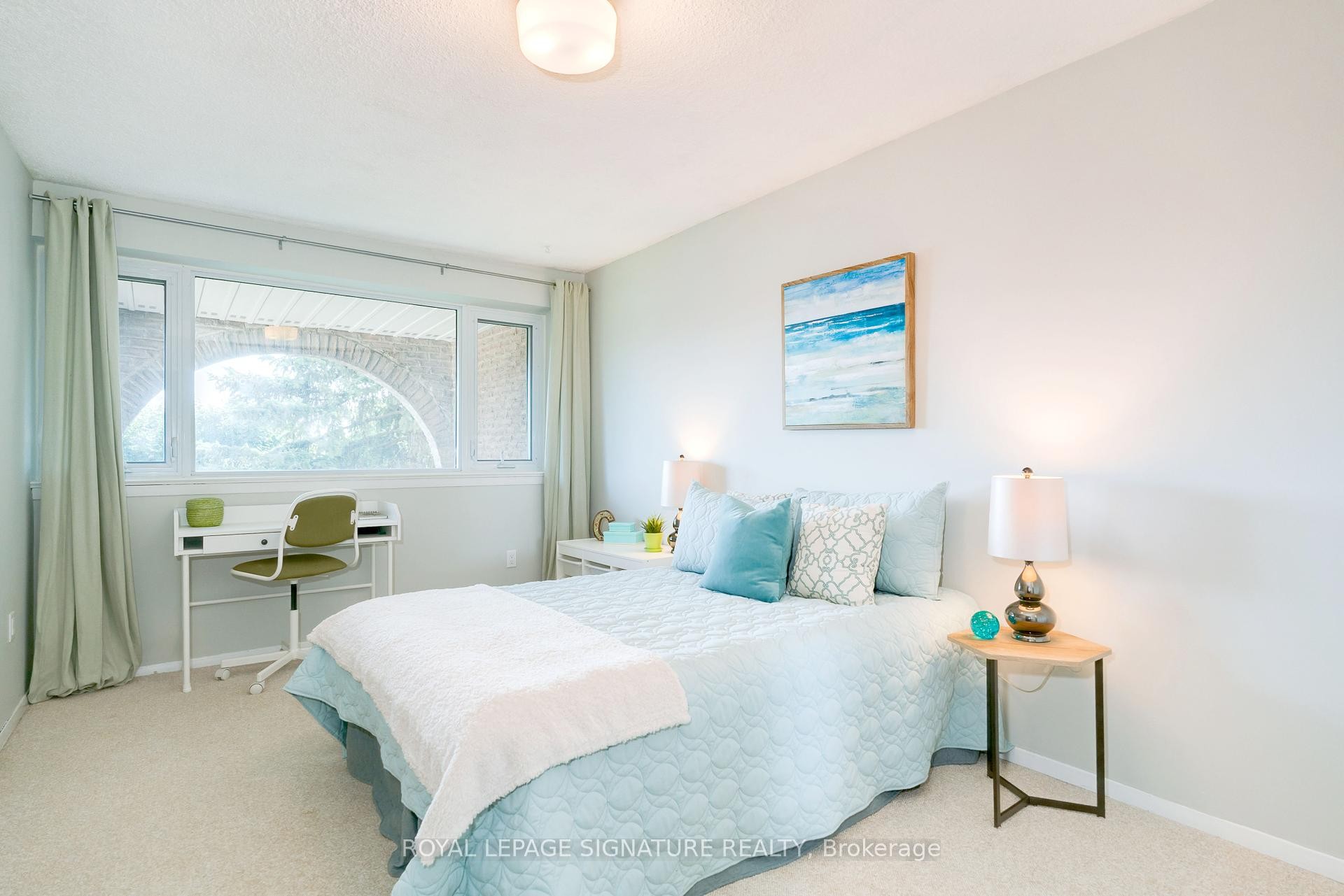 









4005


Don Mills

Road, 235,
Toronto,




ON
M2H 3J9

