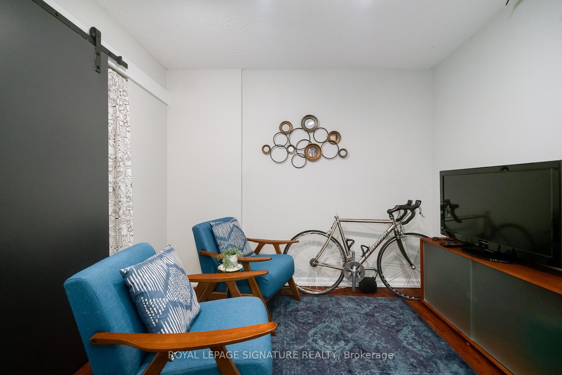 









4005


Don Mills

Road, 235,
Toronto,




ON
M2H 3J9

