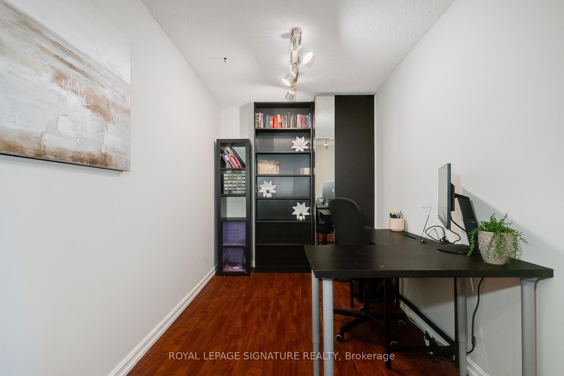 









4005


Don Mills

Road, 235,
Toronto,




ON
M2H 3J9

