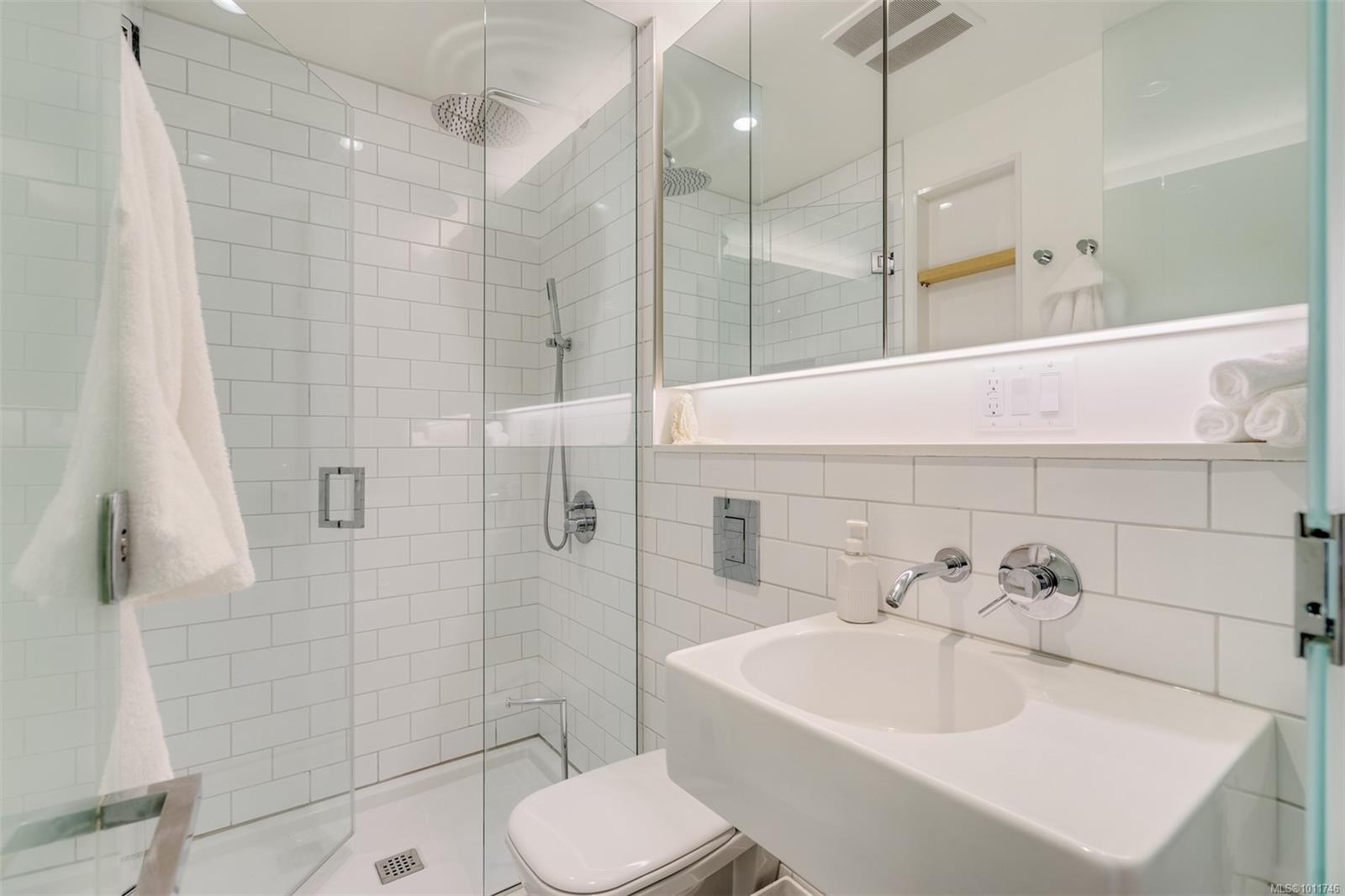 









456


Pandora

Ave, 102,
Victoria,




BC
V8W 0E3

