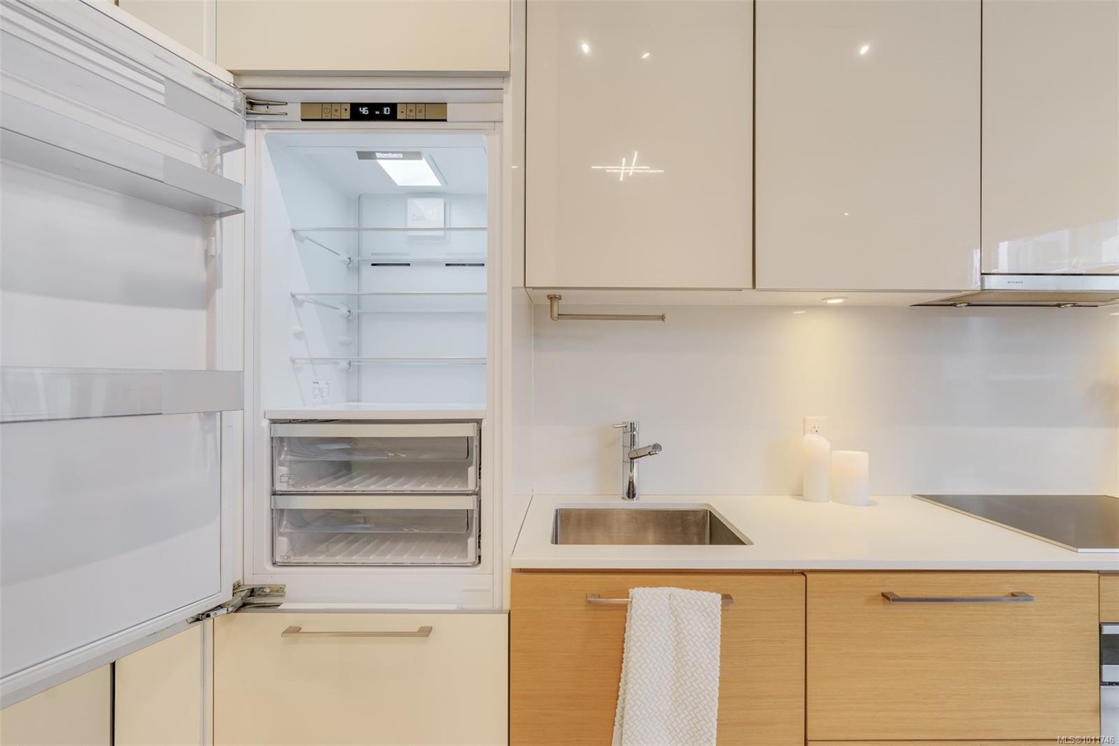 









456


Pandora

Ave, 102,
Victoria,




BC
V8W 0E3

