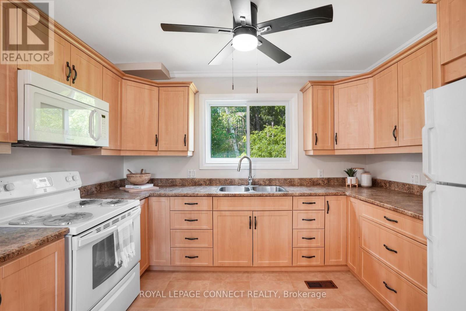 












1049 JOHNSTON ROAD

,
Frontenac,




Ontario
K0H1B0

