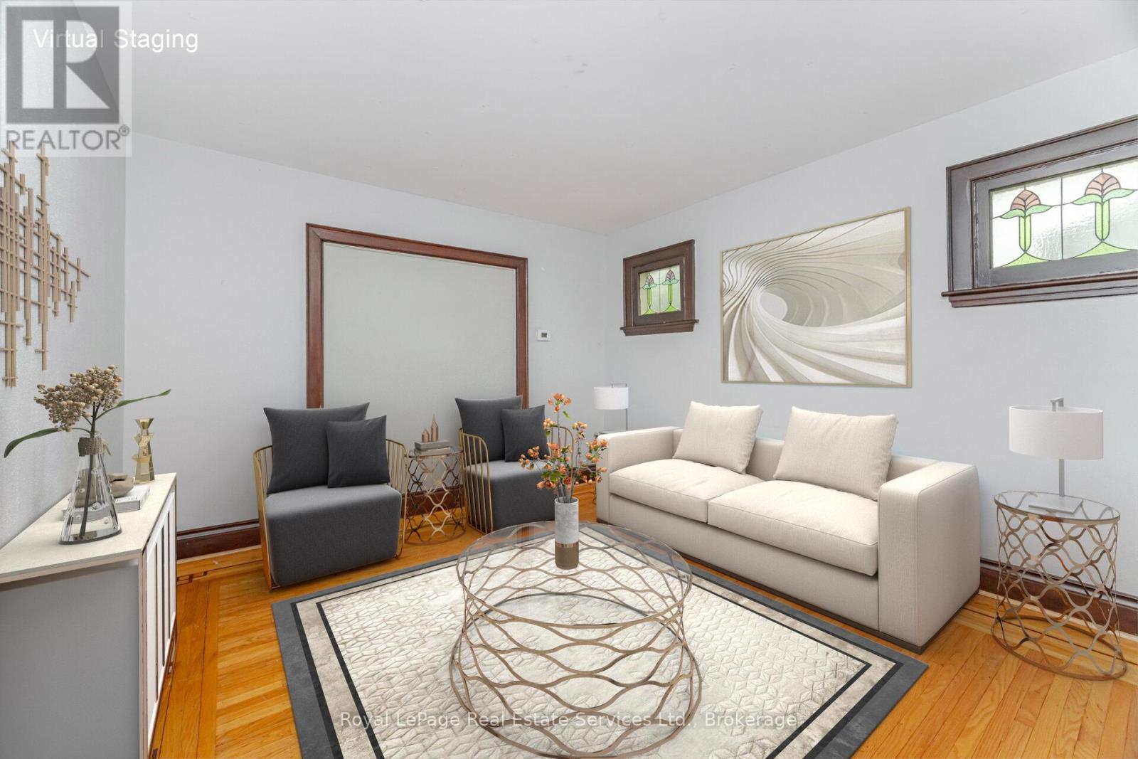 












21 PAISLEY AVENUE S

,
Hamilton (Westdale),




Ontario
L8S1T8

