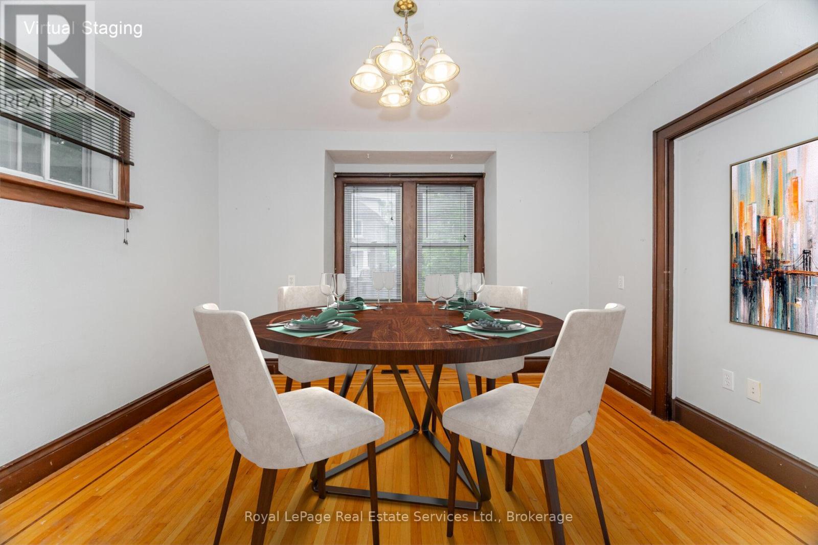 












21 PAISLEY AVENUE S

,
Hamilton (Westdale),




Ontario
L8S1T8

