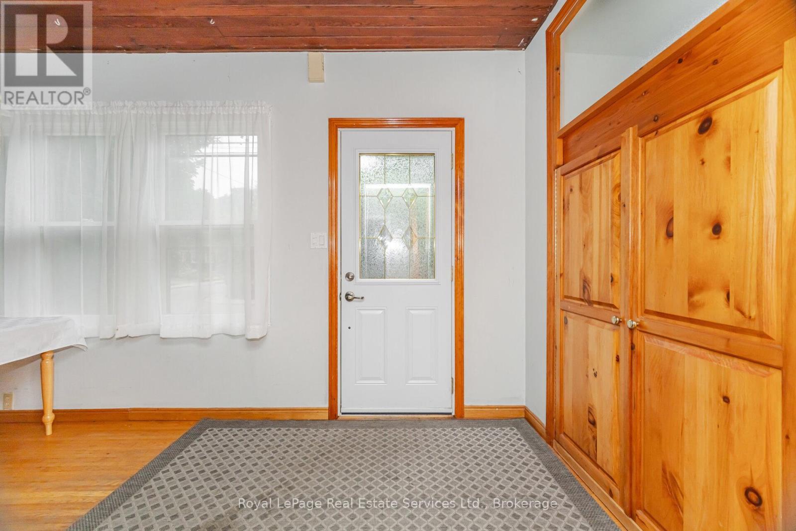 












21 PAISLEY AVENUE S

,
Hamilton (Westdale),




Ontario
L8S1T8


