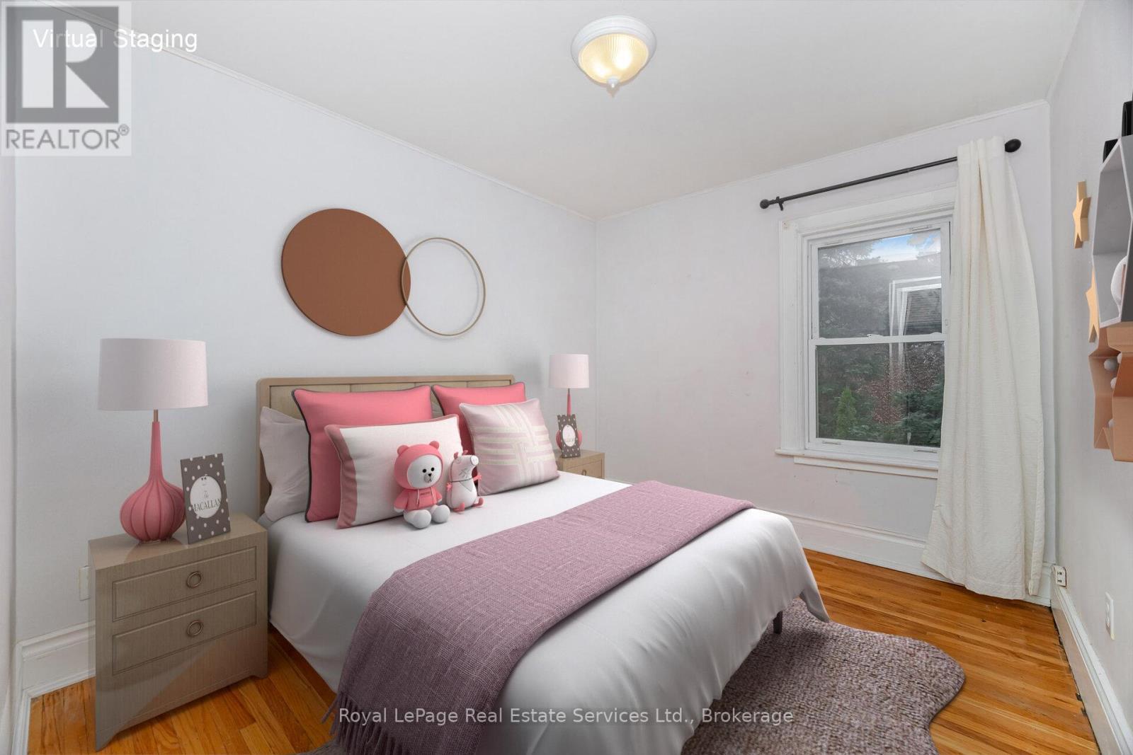 












21 PAISLEY AVENUE S

,
Hamilton (Westdale),




Ontario
L8S1T8

