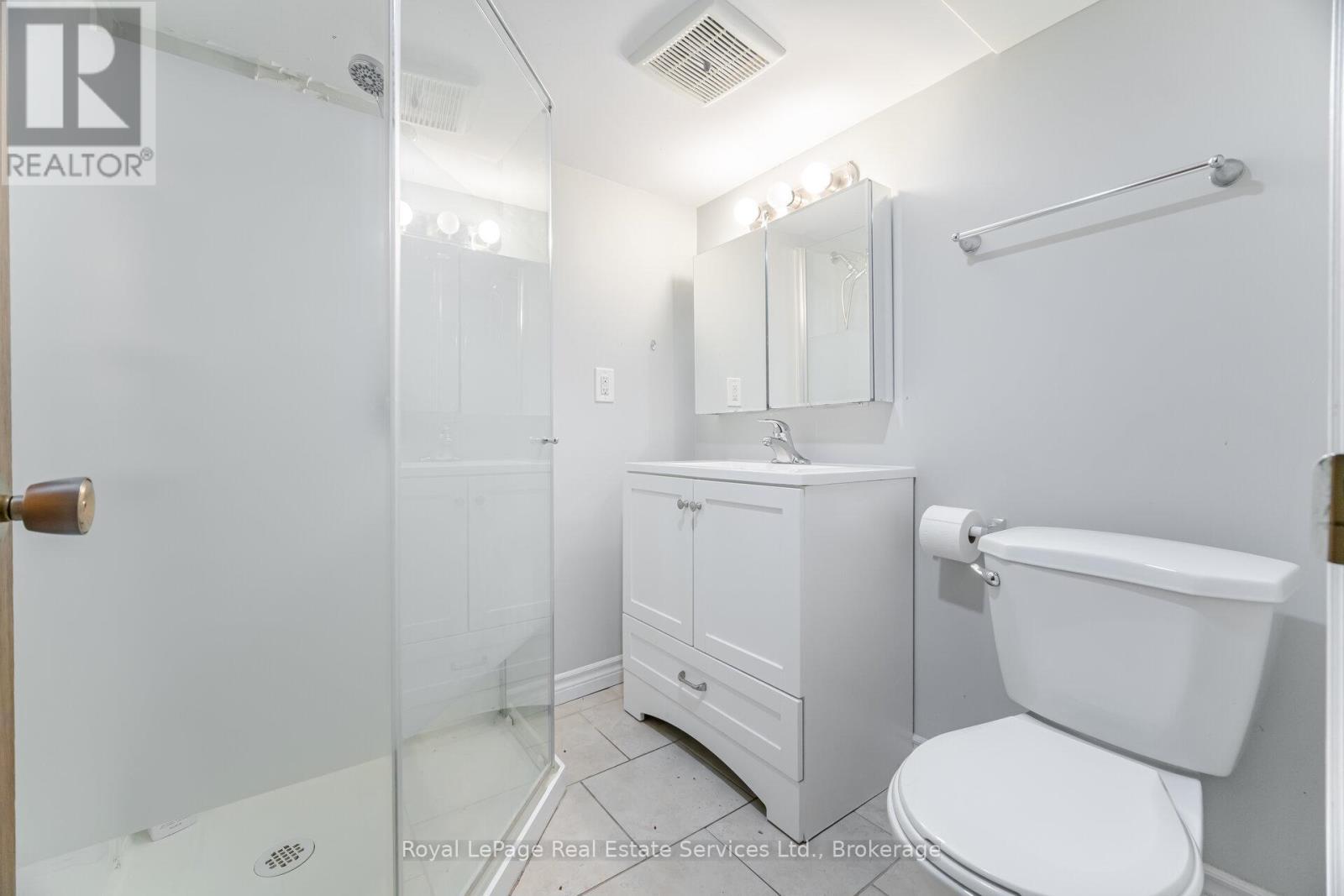 












21 PAISLEY AVENUE S

,
Hamilton (Westdale),




Ontario
L8S1T8

