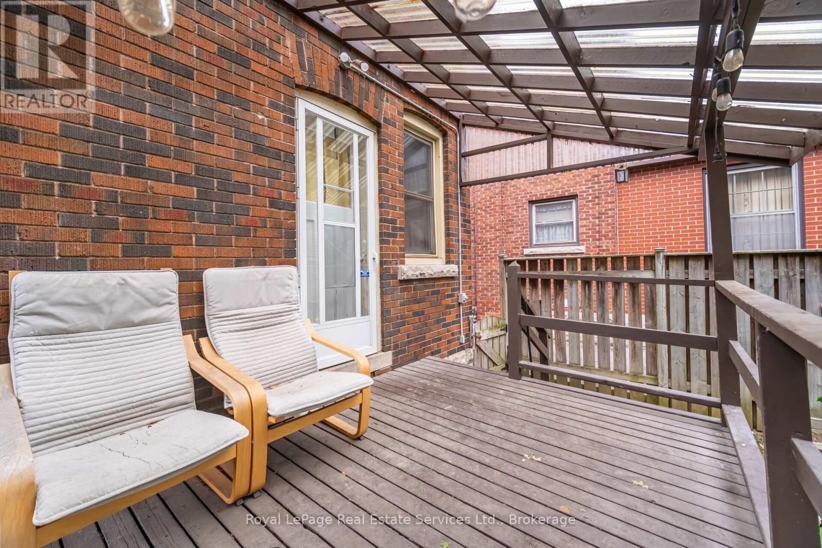 












21 PAISLEY AVENUE S

,
Hamilton (Westdale),




Ontario
L8S1T8

