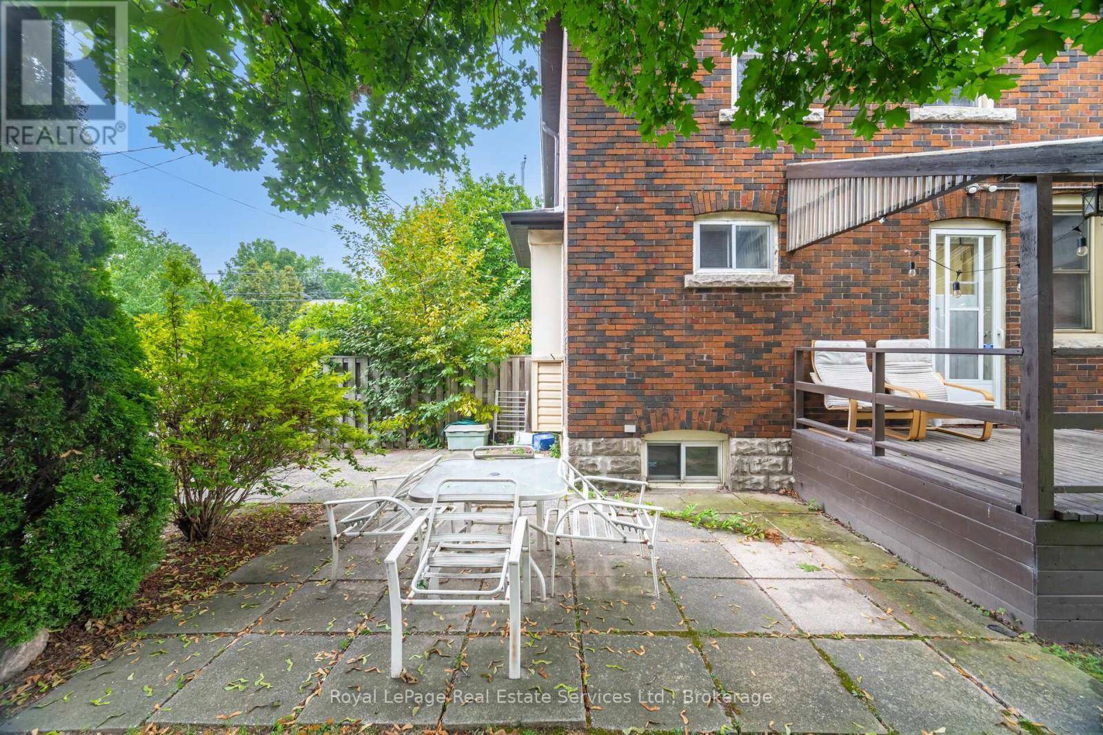 












21 PAISLEY AVENUE S

,
Hamilton (Westdale),




Ontario
L8S1T8

