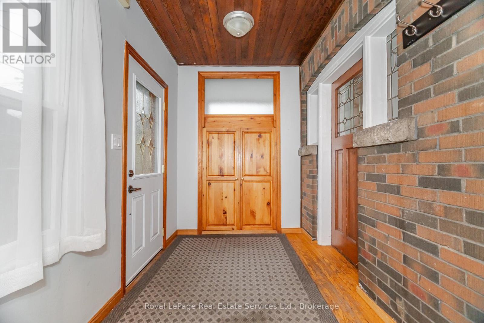 












21 PAISLEY AVENUE S

,
Hamilton (Westdale),




Ontario
L8S1T8

