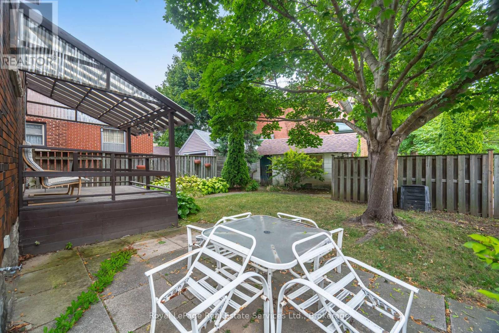 












21 PAISLEY AVENUE S

,
Hamilton (Westdale),




Ontario
L8S1T8

