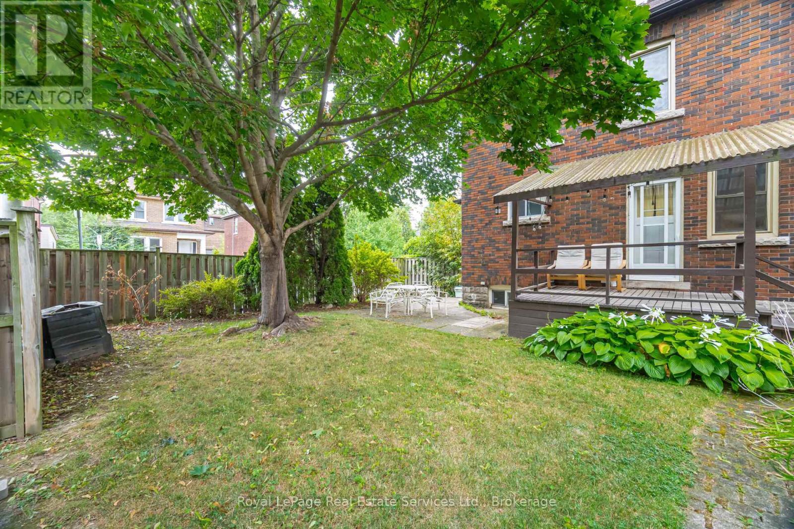 












21 PAISLEY AVENUE S

,
Hamilton (Westdale),




Ontario
L8S1T8

