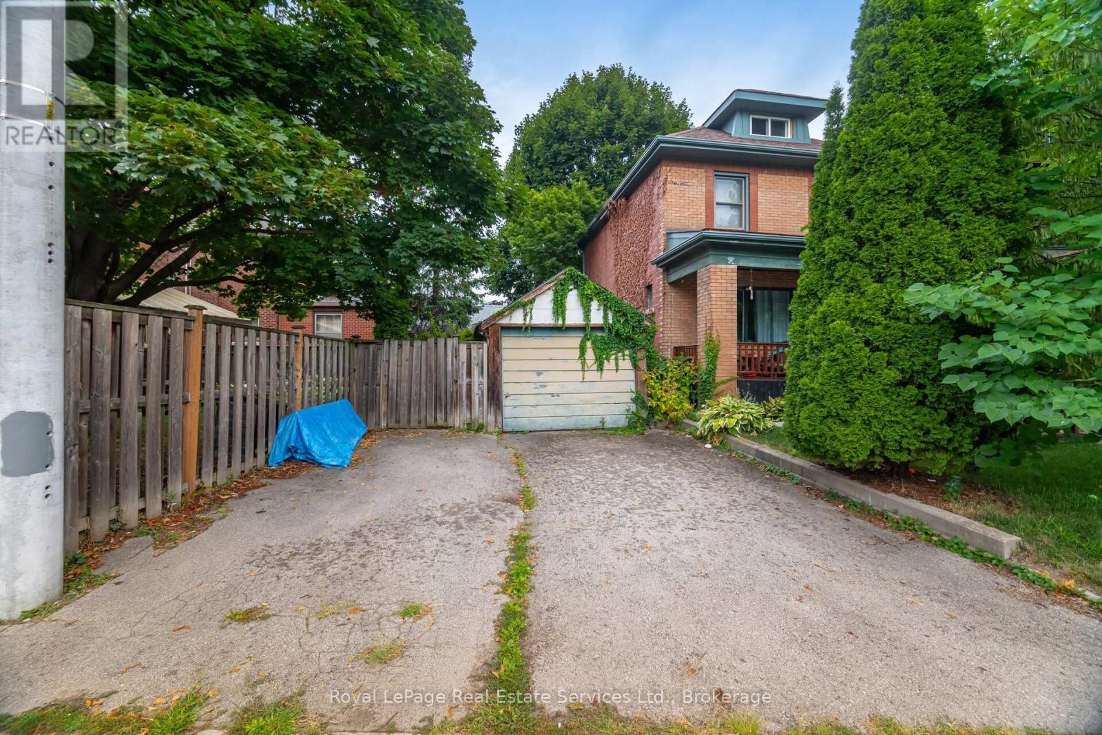 












21 PAISLEY AVENUE S

,
Hamilton (Westdale),




Ontario
L8S1T8

