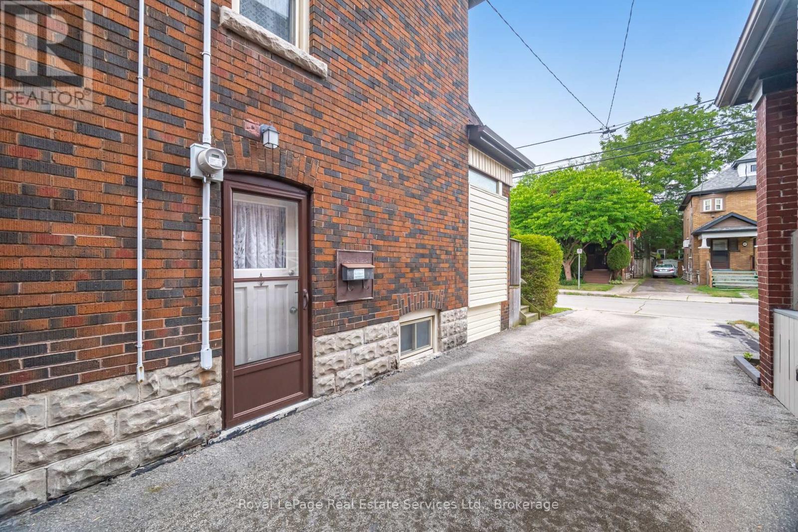 












21 PAISLEY AVENUE S

,
Hamilton (Westdale),




Ontario
L8S1T8

