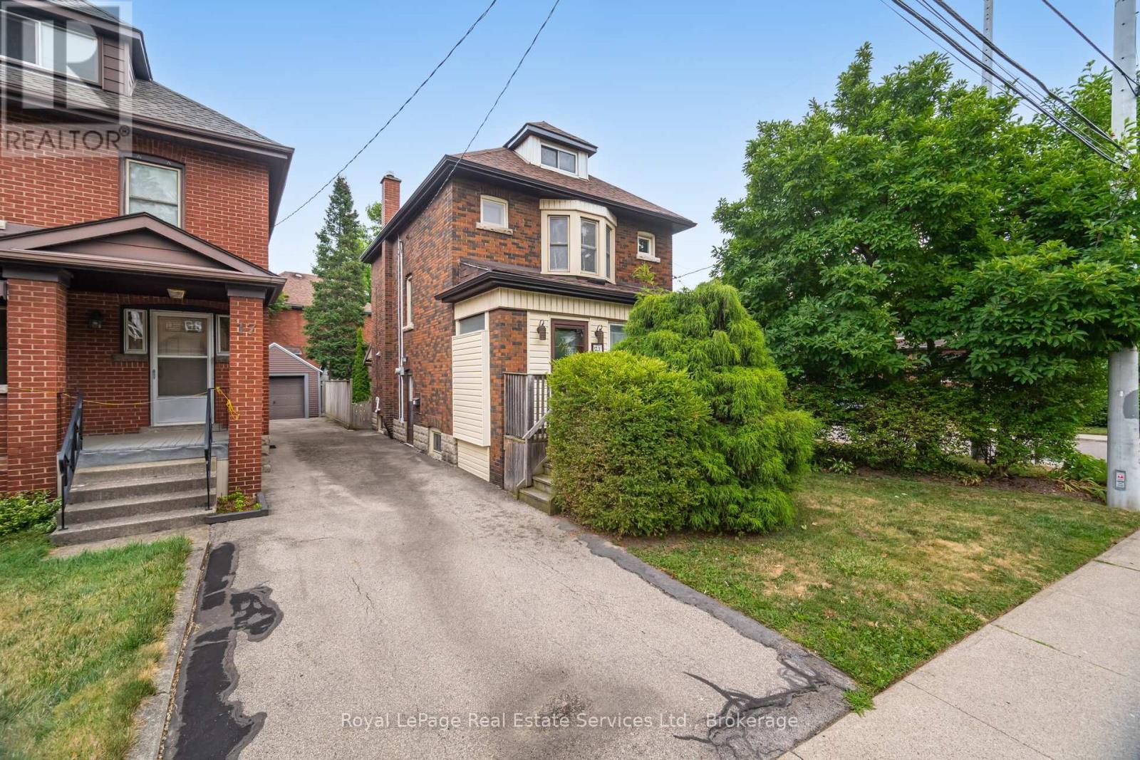 












21 PAISLEY AVENUE S

,
Hamilton (Westdale),




Ontario
L8S1T8

