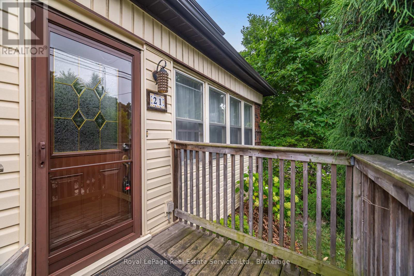 












21 PAISLEY AVENUE S

,
Hamilton (Westdale),




Ontario
L8S1T8

