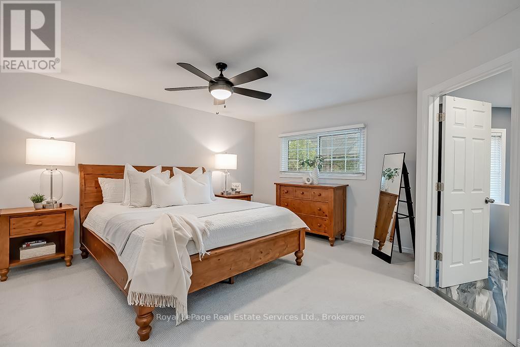 












2101 GROSVENOR STREET

,
Oakville (WC Wedgewood Creek),




Ontario
L6H4N1

