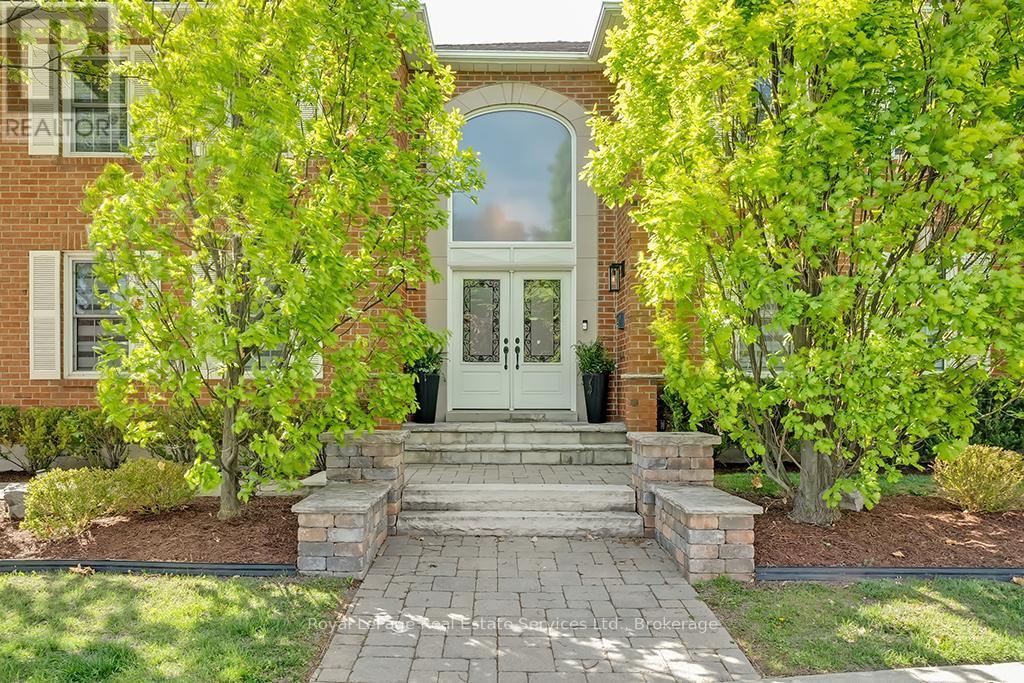 












2101 GROSVENOR STREET

,
Oakville (WC Wedgewood Creek),




Ontario
L6H4N1


