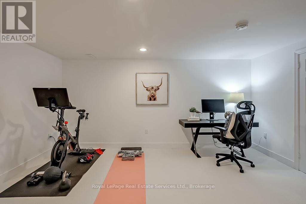 












2101 GROSVENOR STREET

,
Oakville (WC Wedgewood Creek),




Ontario
L6H4N1

