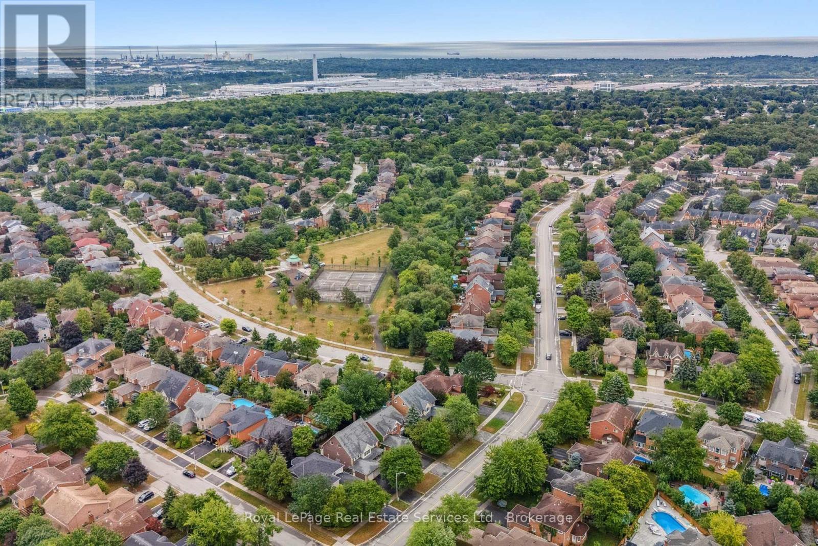 












2101 GROSVENOR STREET

,
Oakville (WC Wedgewood Creek),




Ontario
L6H4N1

