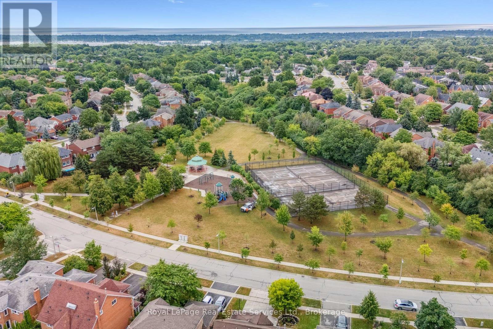 












2101 GROSVENOR STREET

,
Oakville (WC Wedgewood Creek),




Ontario
L6H4N1

