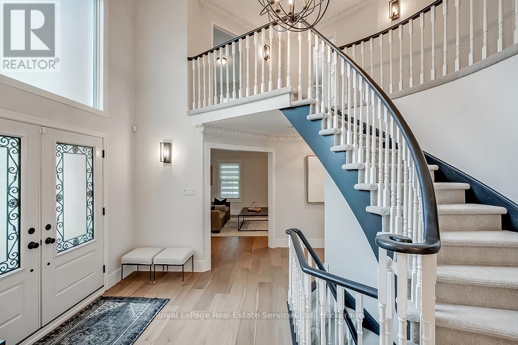 












2101 GROSVENOR STREET

,
Oakville (WC Wedgewood Creek),




Ontario
L6H4N1

