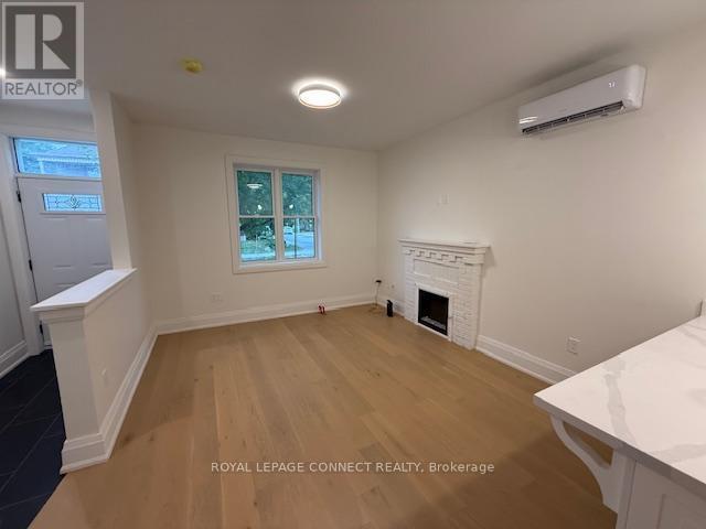 












24 ASHLEY STREET

,
Hamilton,




Ontario
L8L5S3

