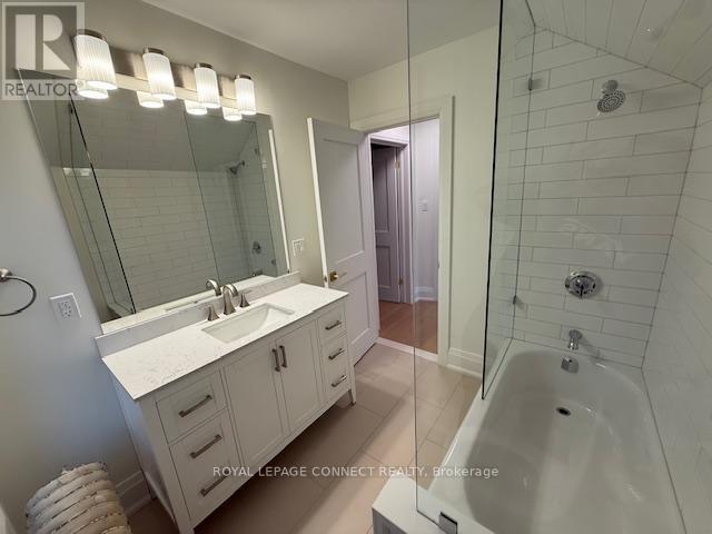 












24 ASHLEY STREET

,
Hamilton,




Ontario
L8L5S3

