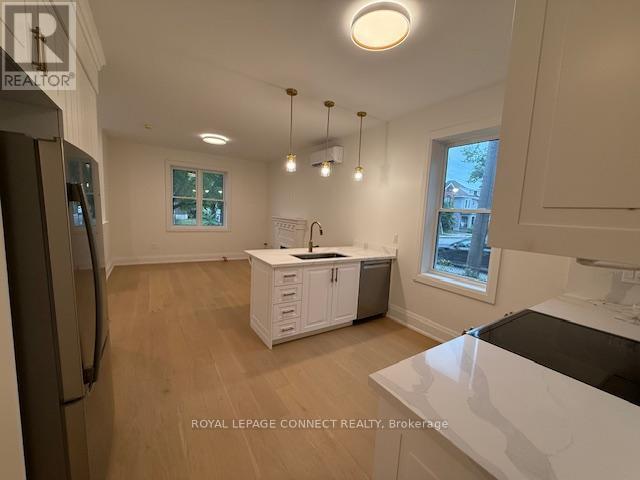 












24 ASHLEY STREET

,
Hamilton,




Ontario
L8L5S3

