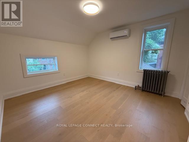 












24 ASHLEY STREET

,
Hamilton,




Ontario
L8L5S3

