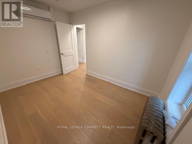 












24 ASHLEY STREET

,
Hamilton,




Ontario
L8L5S3

