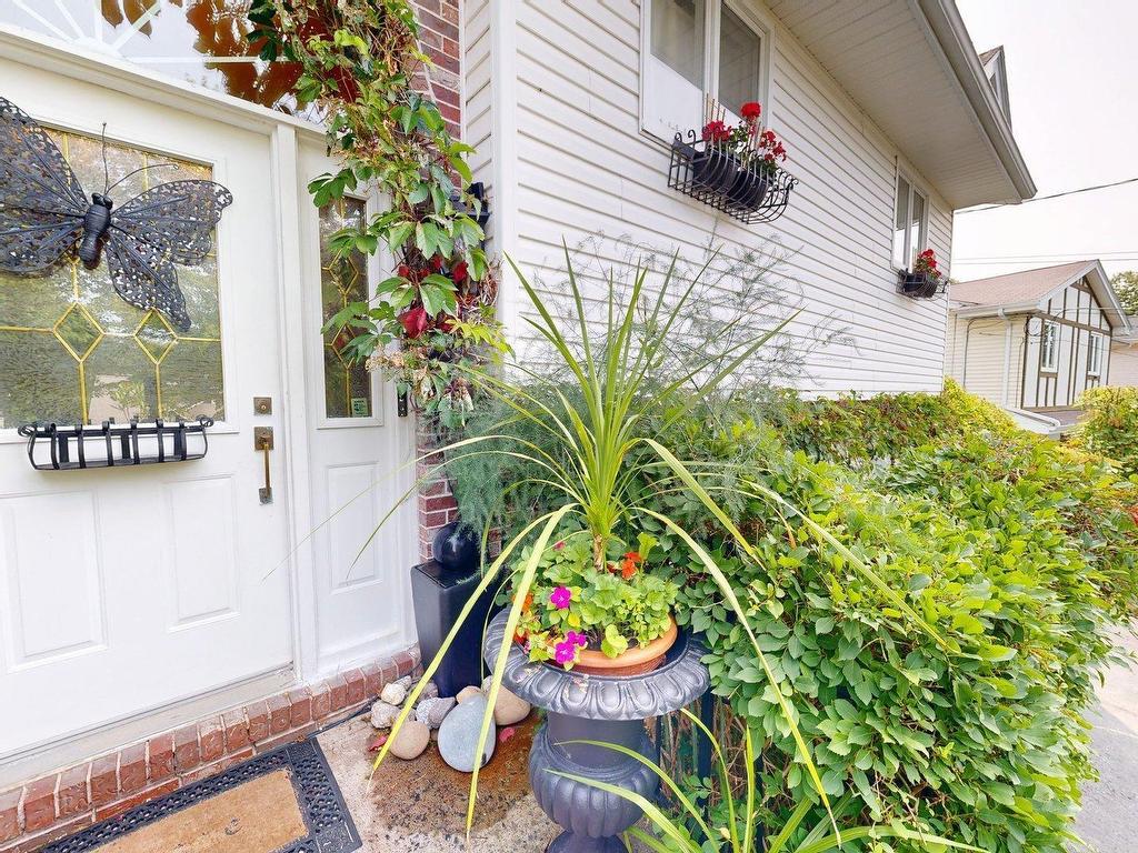 












71 Riverview Crescent

,
Bedford,




NS
B4A 2X5

