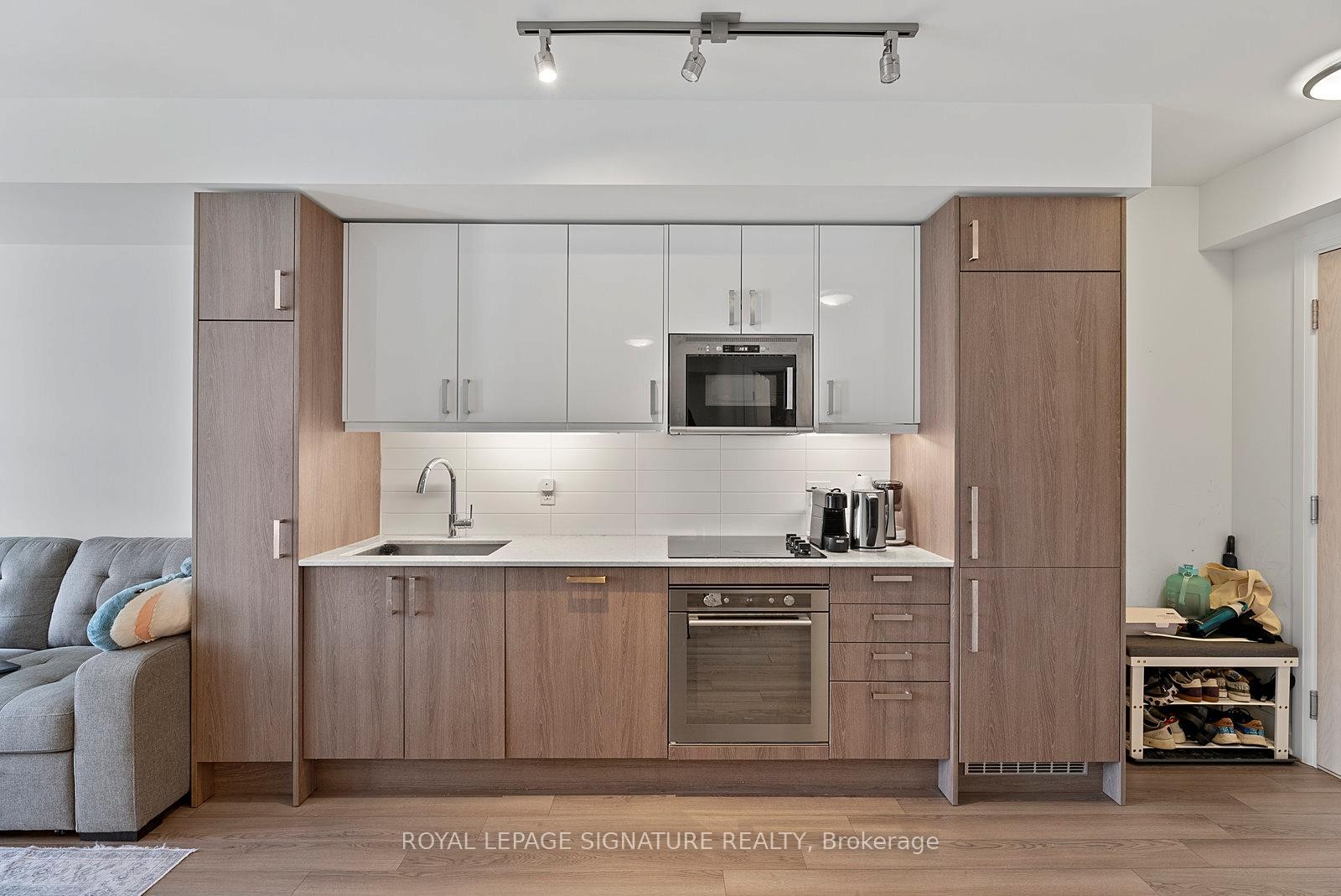 









77


Mutual

Street, 2501,
Toronto,




ON
M5B 2A9

