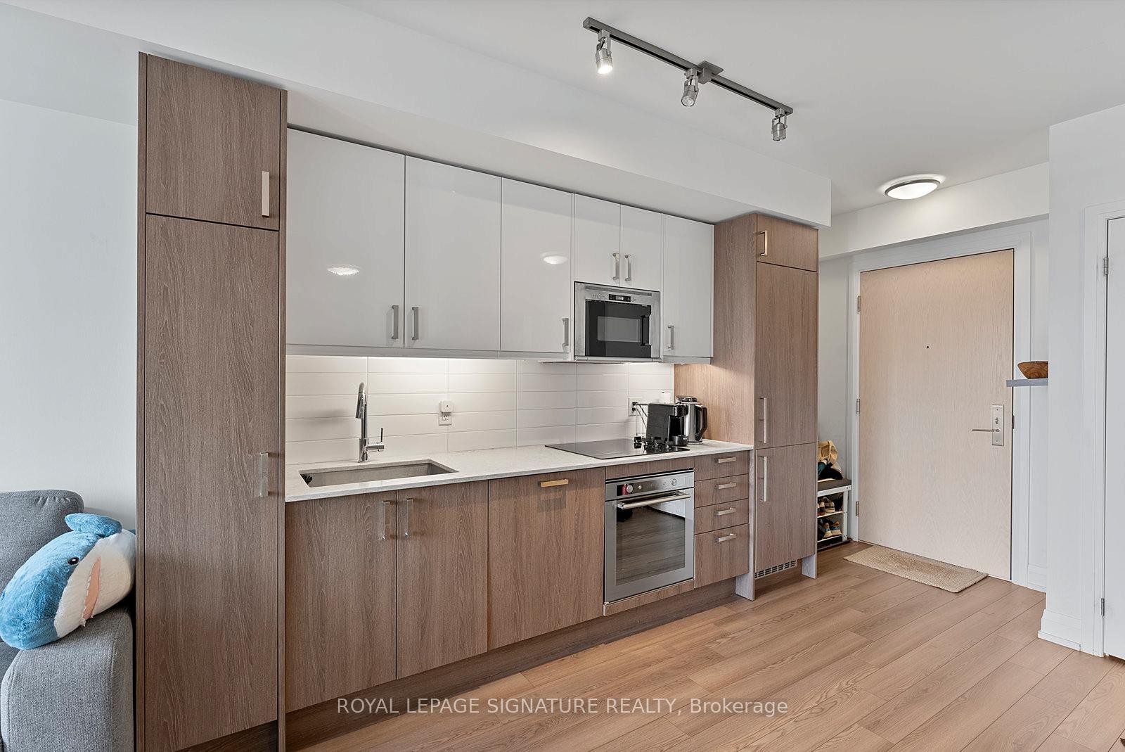 









77


Mutual

Street, 2501,
Toronto,




ON
M5B 2A9

