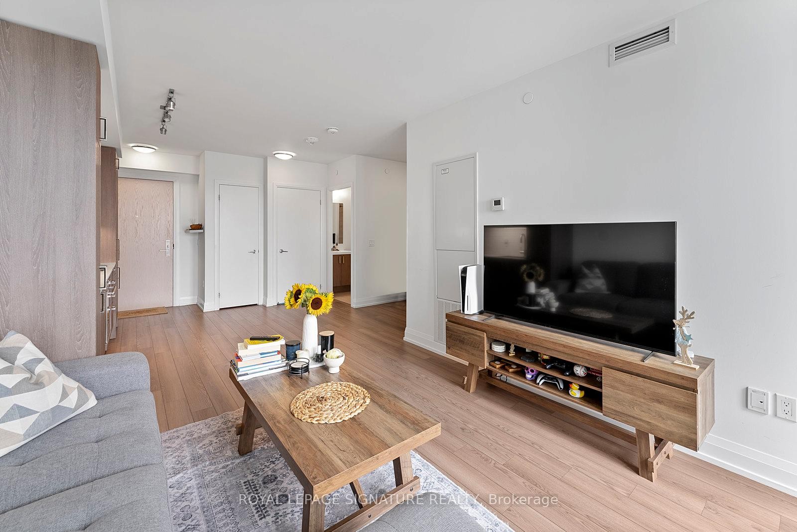 









77


Mutual

Street, 2501,
Toronto,




ON
M5B 2A9

