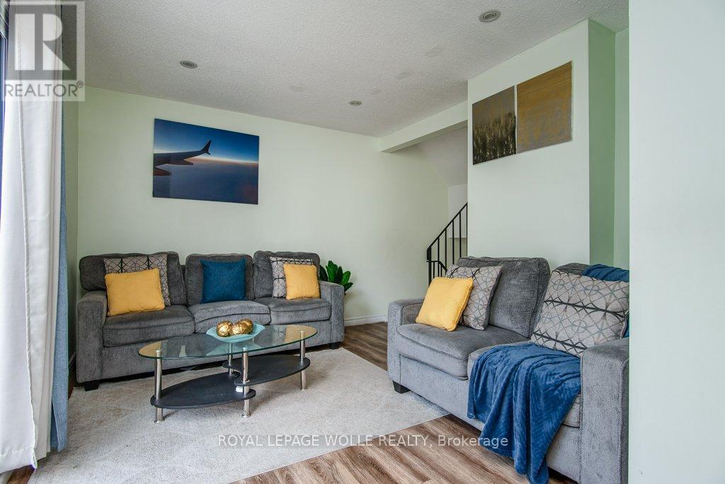 












3 - 634 STRASBURG ROAD

,
Kitchener,




Ontario
N2E2G8

