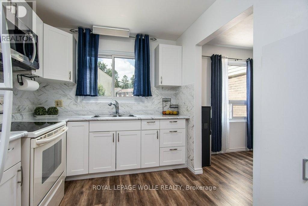












3 - 634 STRASBURG ROAD

,
Kitchener,




Ontario
N2E2G8

