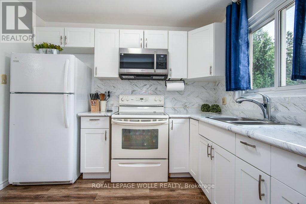 












3 - 634 STRASBURG ROAD

,
Kitchener,




Ontario
N2E2G8

