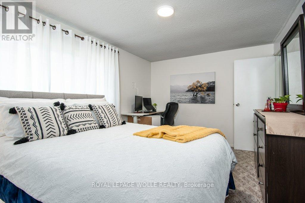 












3 - 634 STRASBURG ROAD

,
Kitchener,




Ontario
N2E2G8

