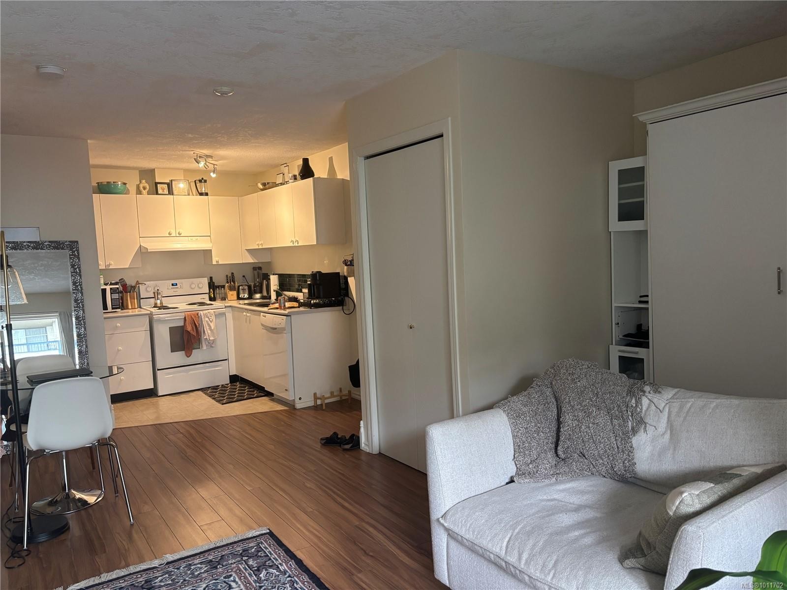 









827


North Park

St, 217,
Victoria,




BC
V8W 3Y3

