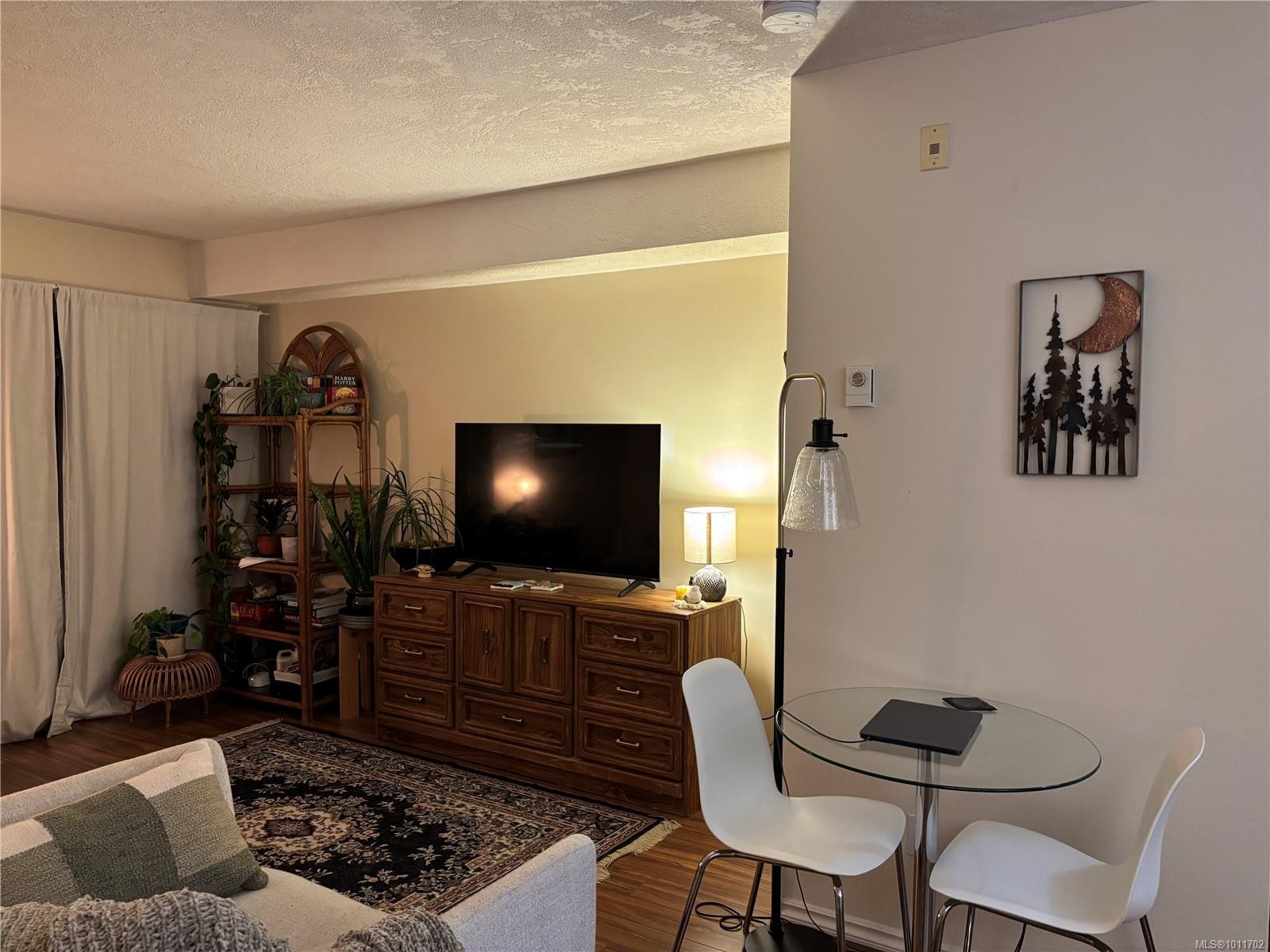 









827


North Park

St, 217,
Victoria,




BC
V8W 3Y3

