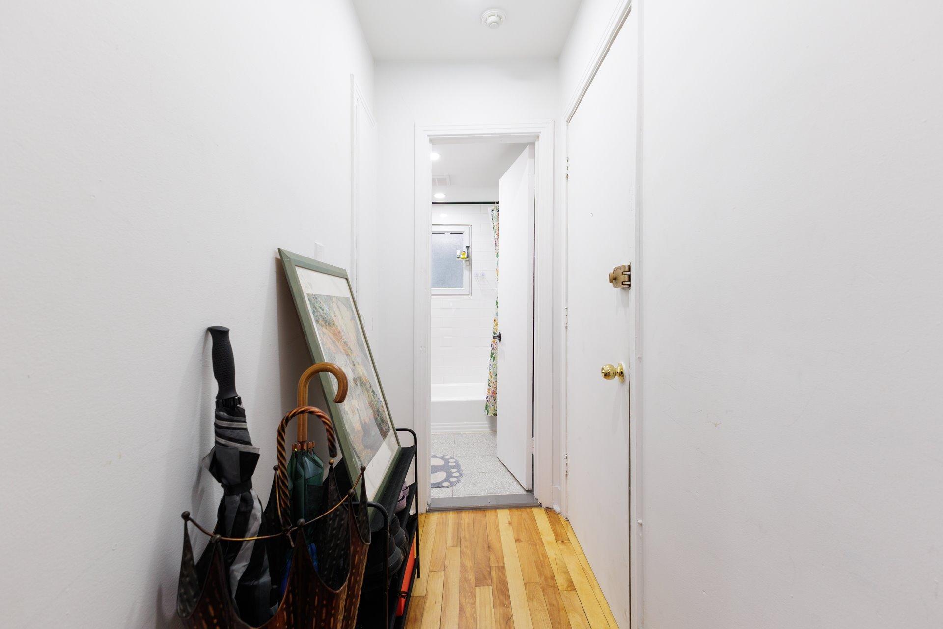 









6540


Av. Wilderton

, 16,
Montréal (Côte-des-Neiges/Notre-Dame-de-Grâce),




QC
H3T1R9

