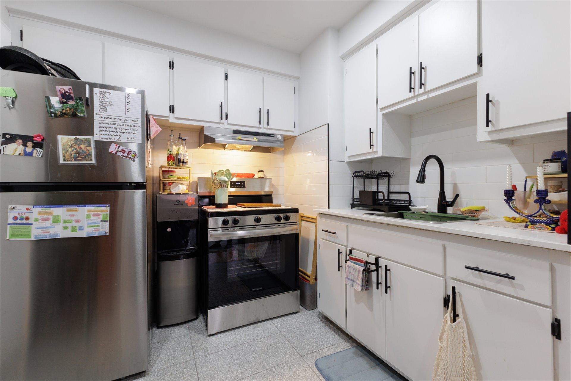 









6540


Av. Wilderton

, 16,
Montréal (Côte-des-Neiges/Notre-Dame-de-Grâce),




QC
H3T1R9

