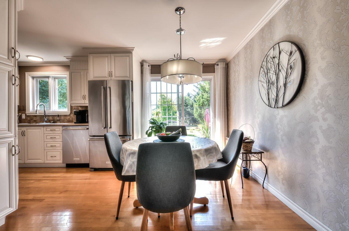 









1237


Ch. du Clocher

,
Saint-Jean-sur-Richelieu,




QC
J2Y1A4

