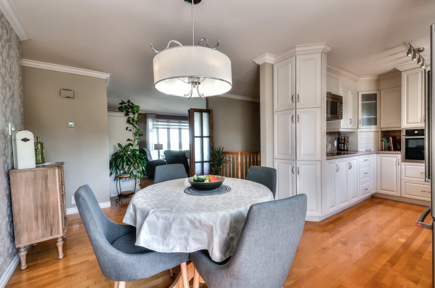 









1237


Ch. du Clocher

,
Saint-Jean-sur-Richelieu,




QC
J2Y1A4

